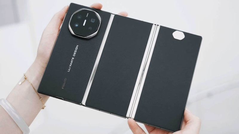 Восстановленные смартфоны Huawei Mate XT и Mate X6 в продаже.