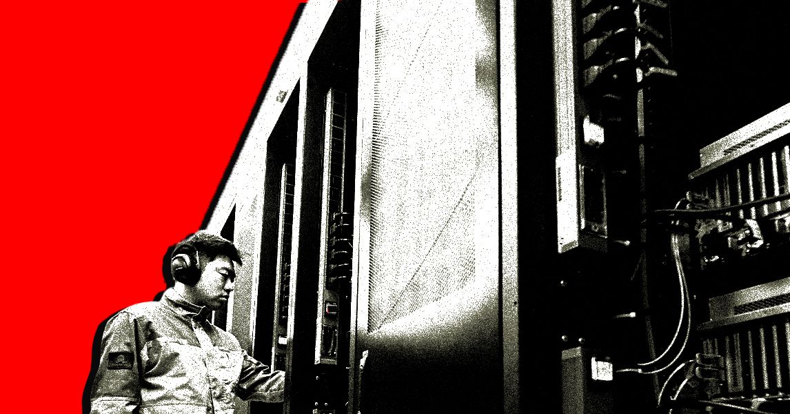 Центр обработки данных в Уланкабе, Внутренняя Монголия, на фоне природного ландшафта. Центр обработки данных в Уланкабе, Внутренняя Монголия, на фоне природного ландшафта.