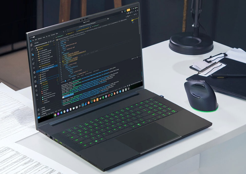 Игровой ноутбук Razer Blade 18 с мощной производительностью и современными технологиями. Игровой ноутбук Razer Blade 18 с мощной производительностью и современными технологиями.